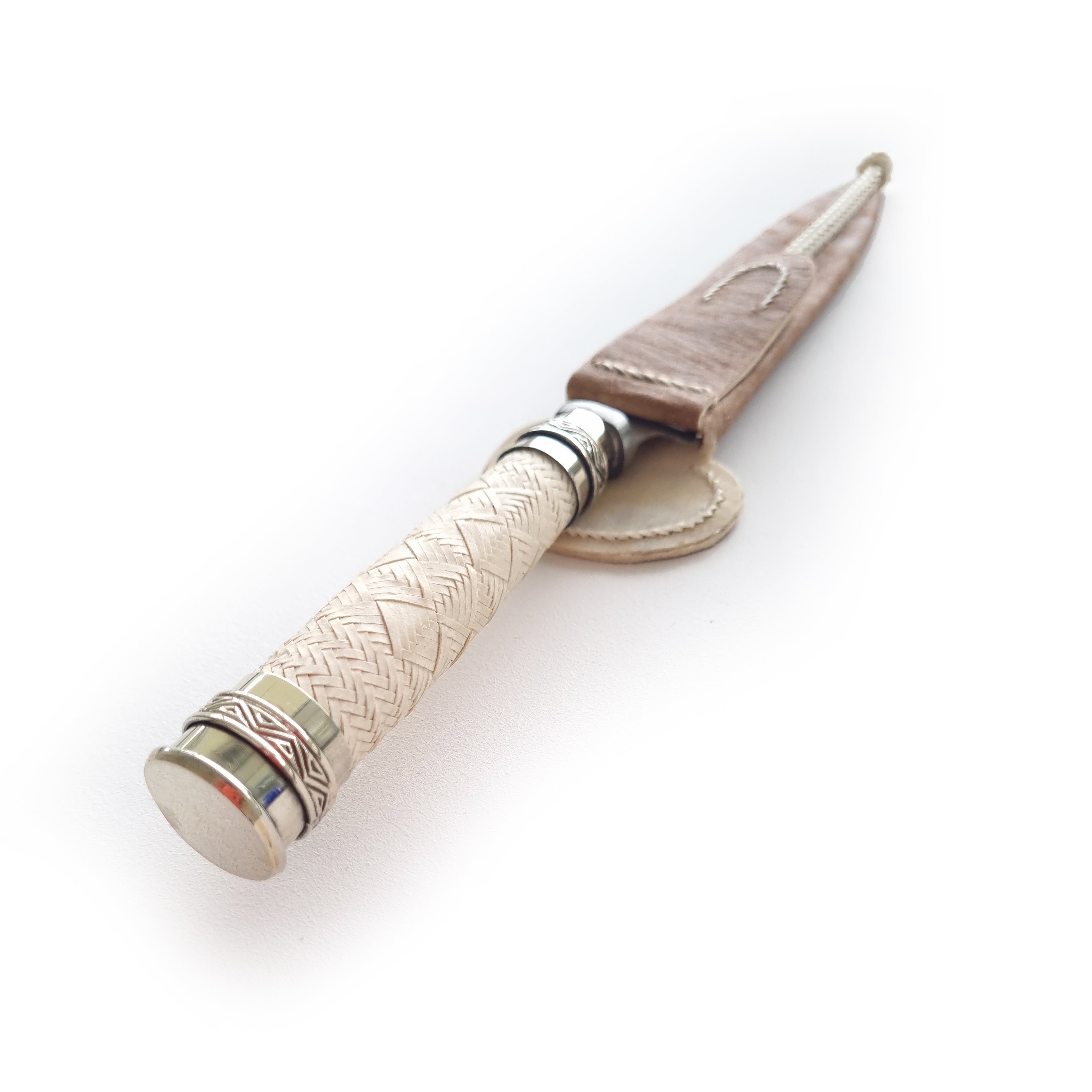 Braided rawhide and alpaca knife in rawhide sheath - Vakiano