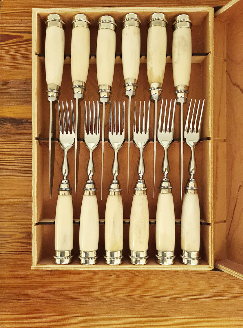 White bone Cutlery set - Vakiano
