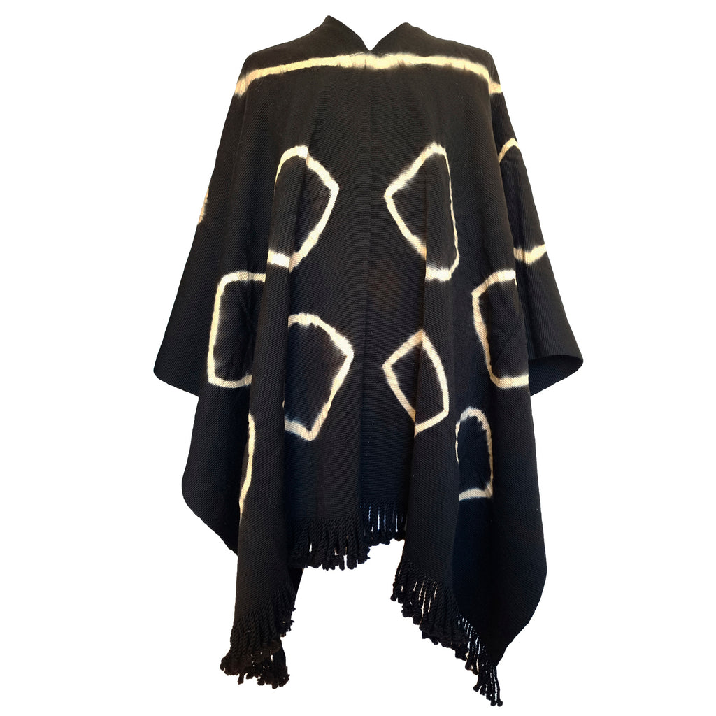 Huinganco handwoven Argentine wool poncho with black Argollas motifs