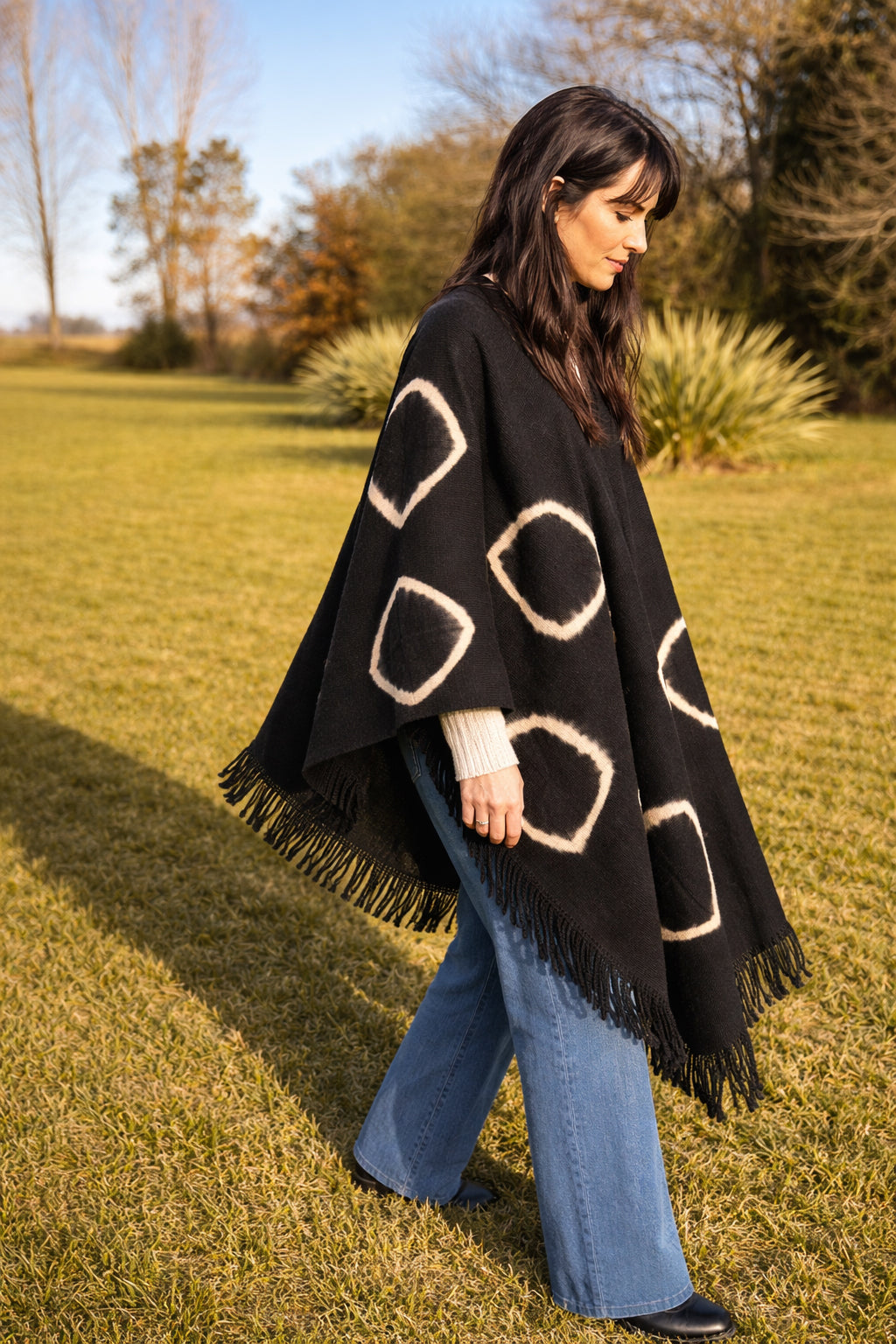 One-cloth Huinganco handwoven poncho made with natural sheep wool