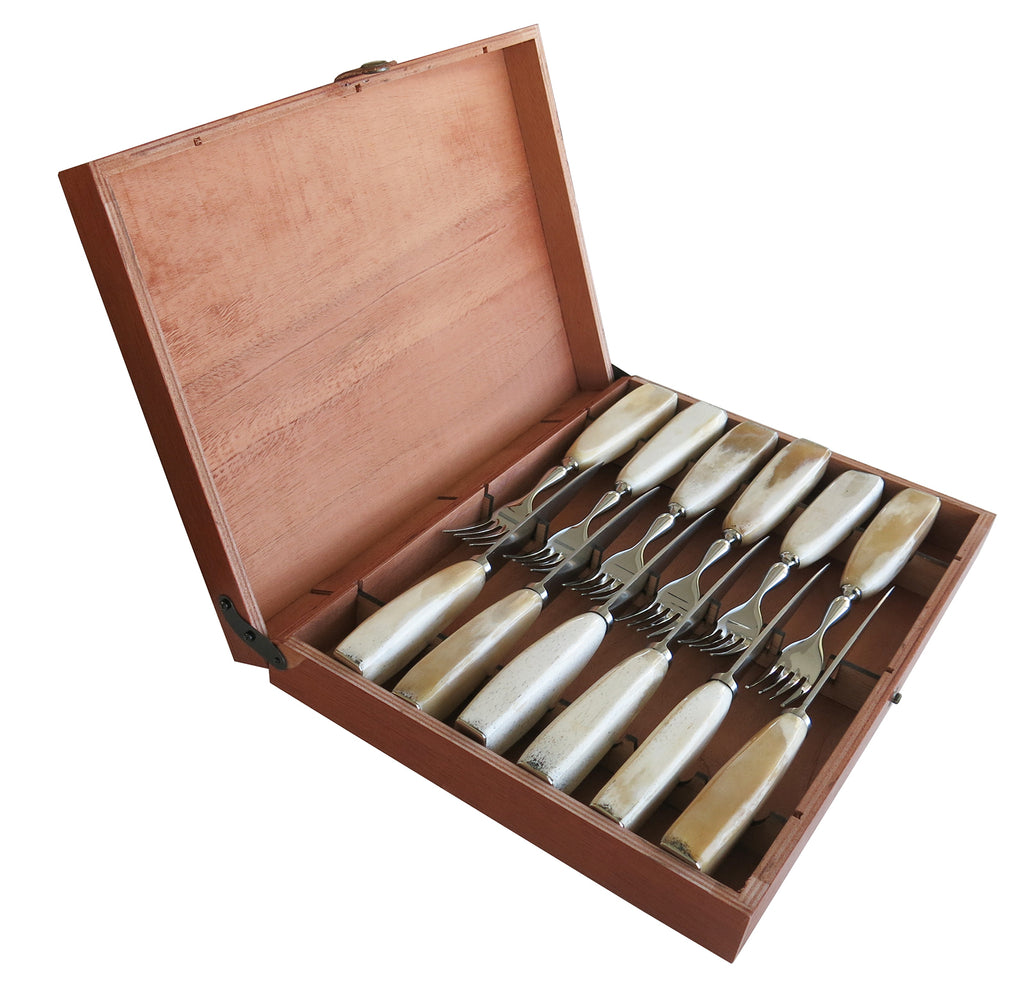 Potro 12-piece cutlery set in wooden case
