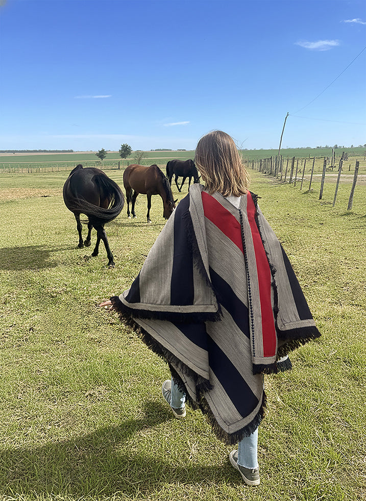 Cachi lamb Poncho - Vakiano