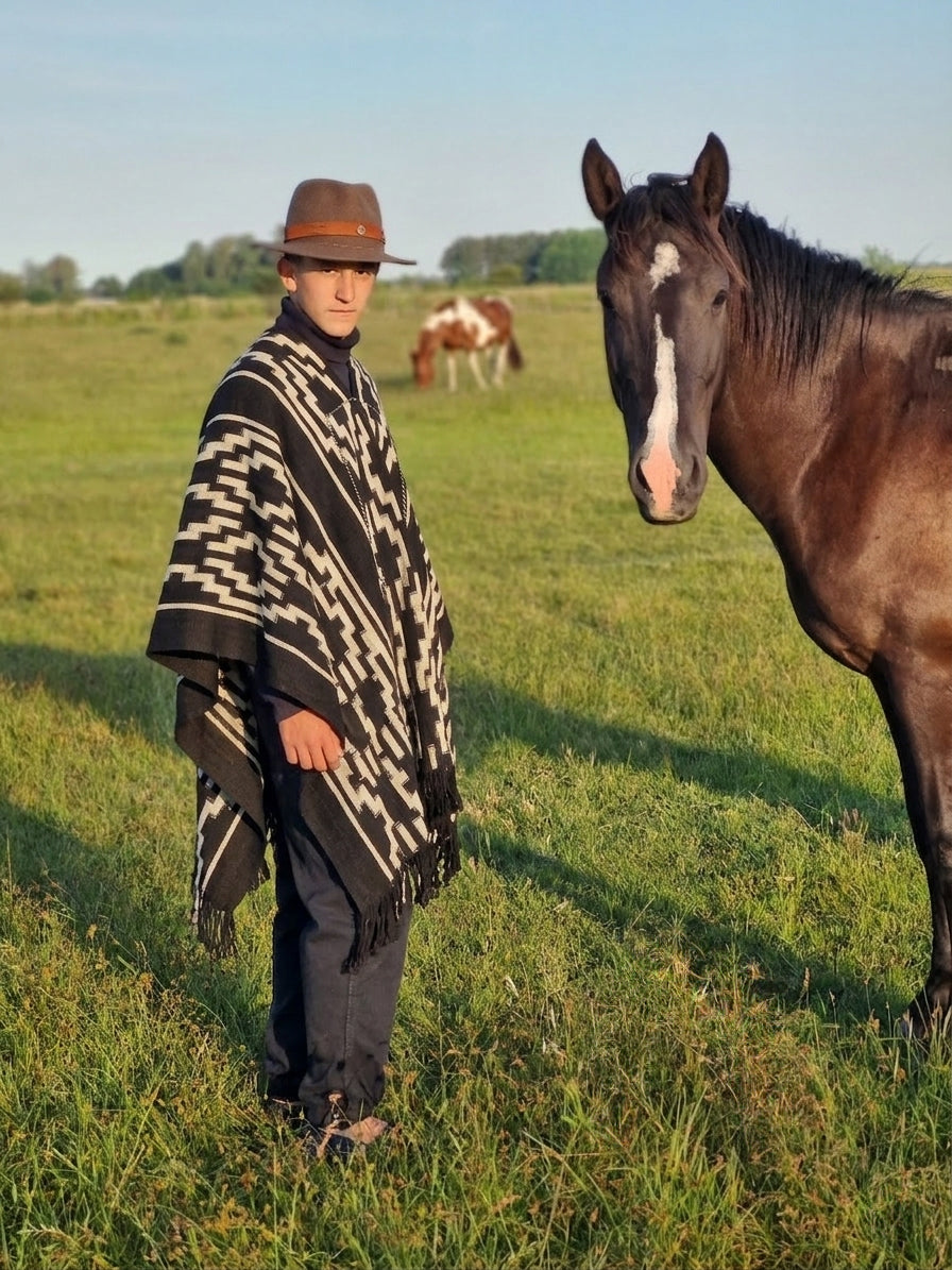 Quijano lamb Poncho - Vakiano
